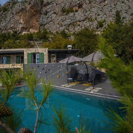 2m * Макарска