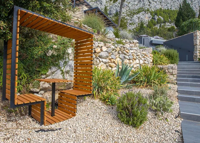 2m Макарська